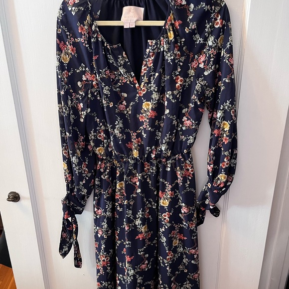 Gal meets Glam Bonnie - Picture 3 of 9